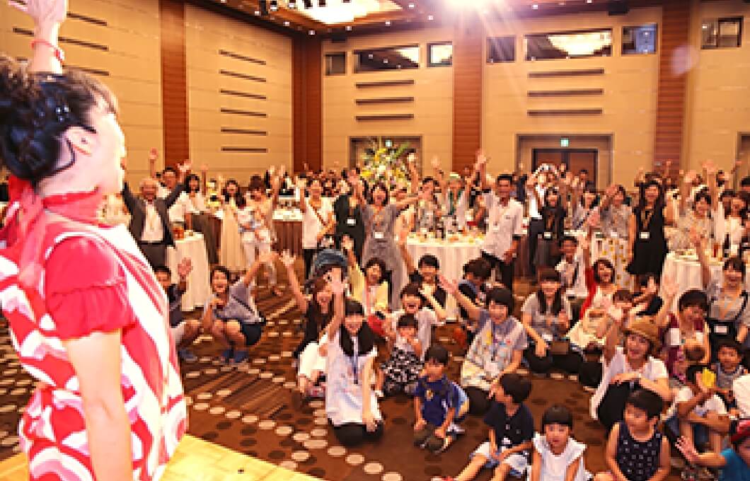 1999年に発足した同窓会では次の活動を行っています