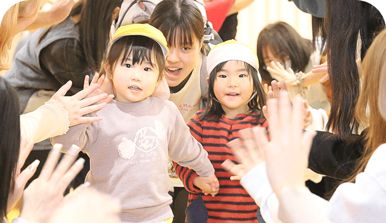 学生とこどもたちの交流